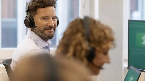 Konversationsanalys med AI – hur skapar du insikter utan att tumma på säkerhet och förtroende?