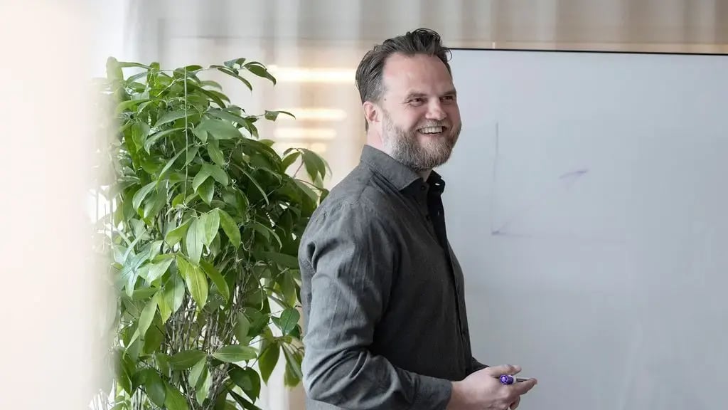 16x9 Whiteboard Engagement