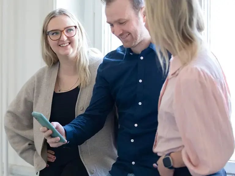 4x3 Brilliant 3 Persons Phone