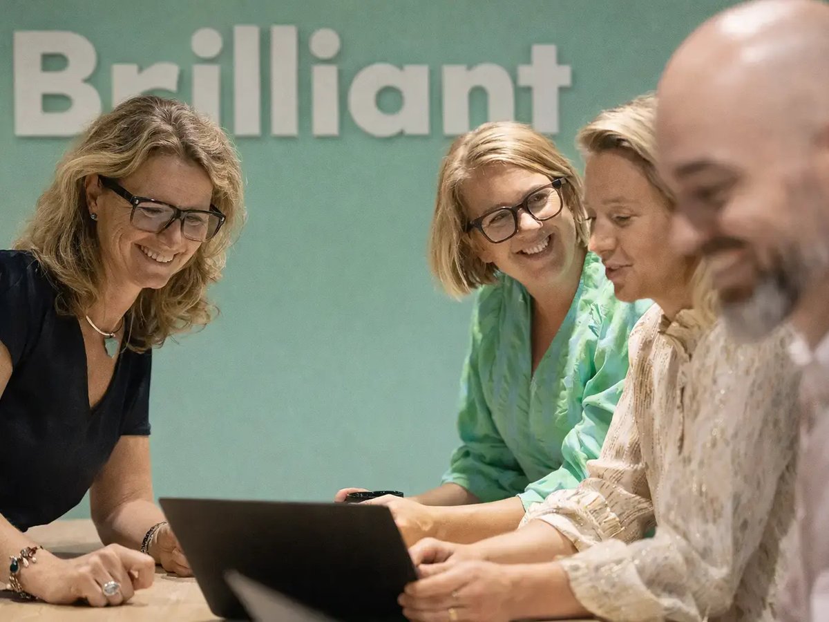 4x3 Brilliant 4 Persons Talking