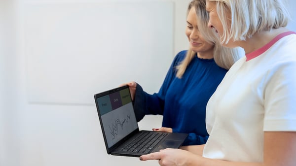 SKR tillsammans med Brilliant – kommunerna som ger bäst service