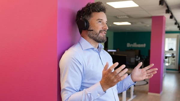 Konversationsanalys med AI – hur skapar du insikter utan att tumma på säkerhet och förtroende?